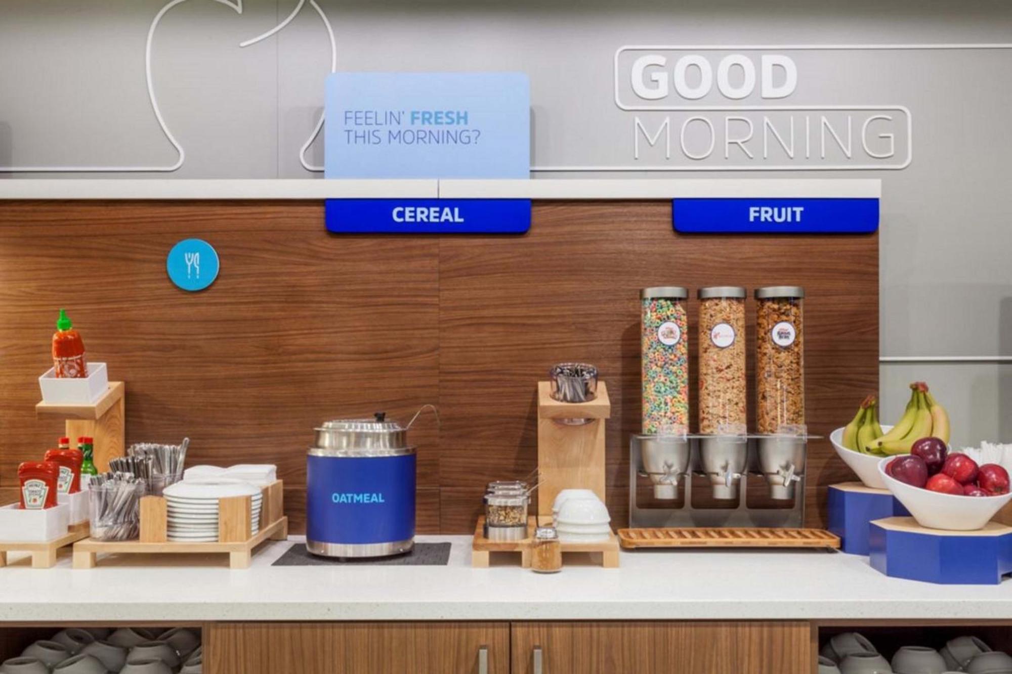 Holiday Inn Express Calgary South By Ihg Zewnętrze zdjęcie