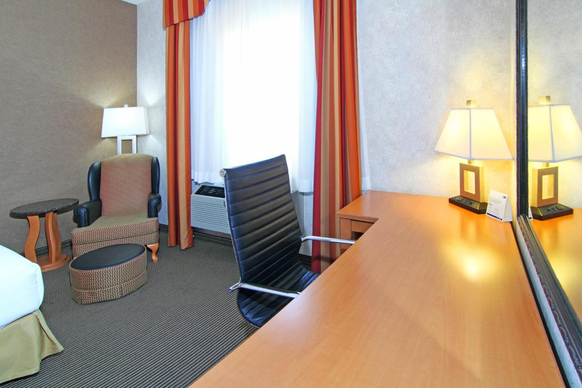 Holiday Inn Express Calgary South By Ihg Zewnętrze zdjęcie