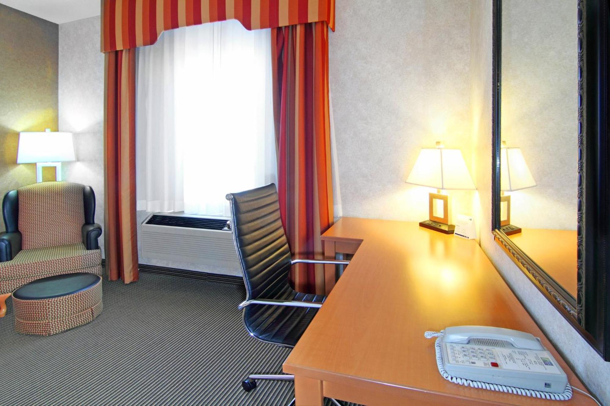 Holiday Inn Express Calgary South By Ihg Zewnętrze zdjęcie