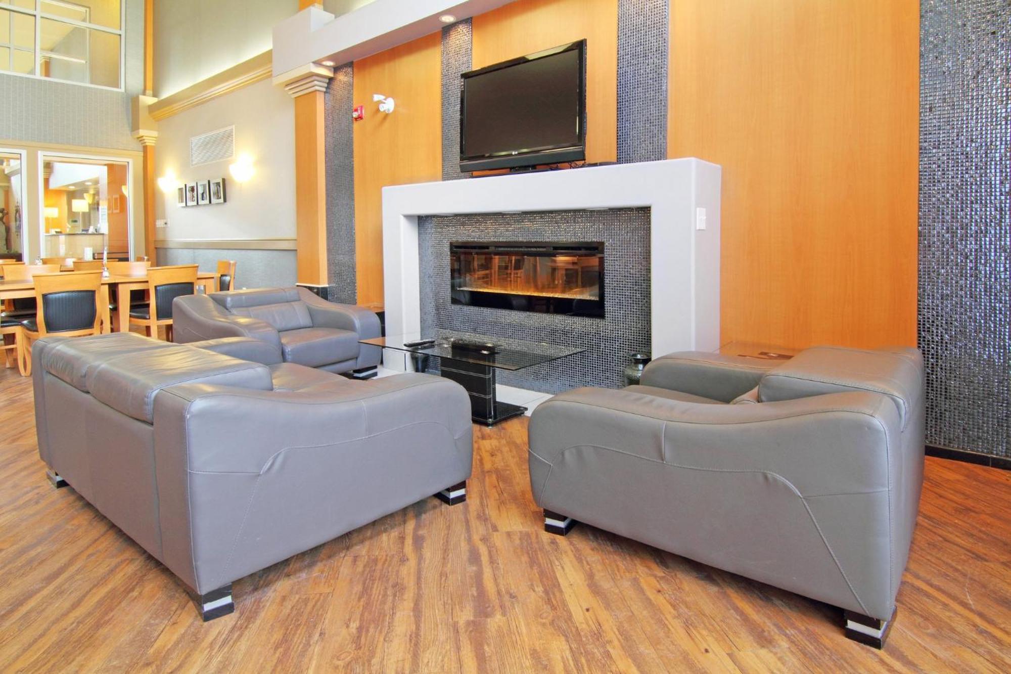 Holiday Inn Express Calgary South By Ihg Zewnętrze zdjęcie