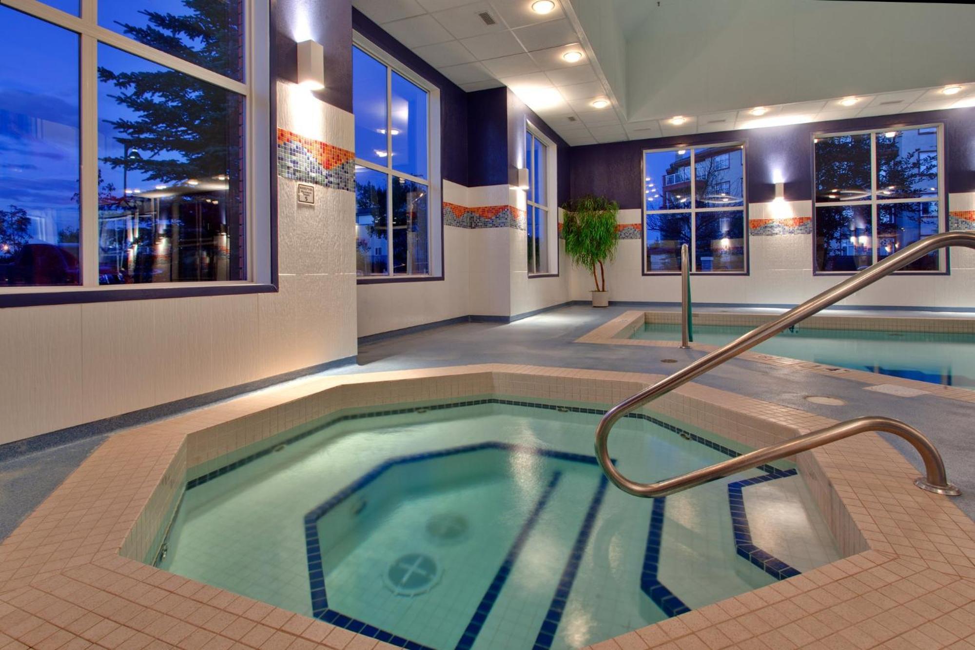 Holiday Inn Express Calgary South By Ihg Zewnętrze zdjęcie