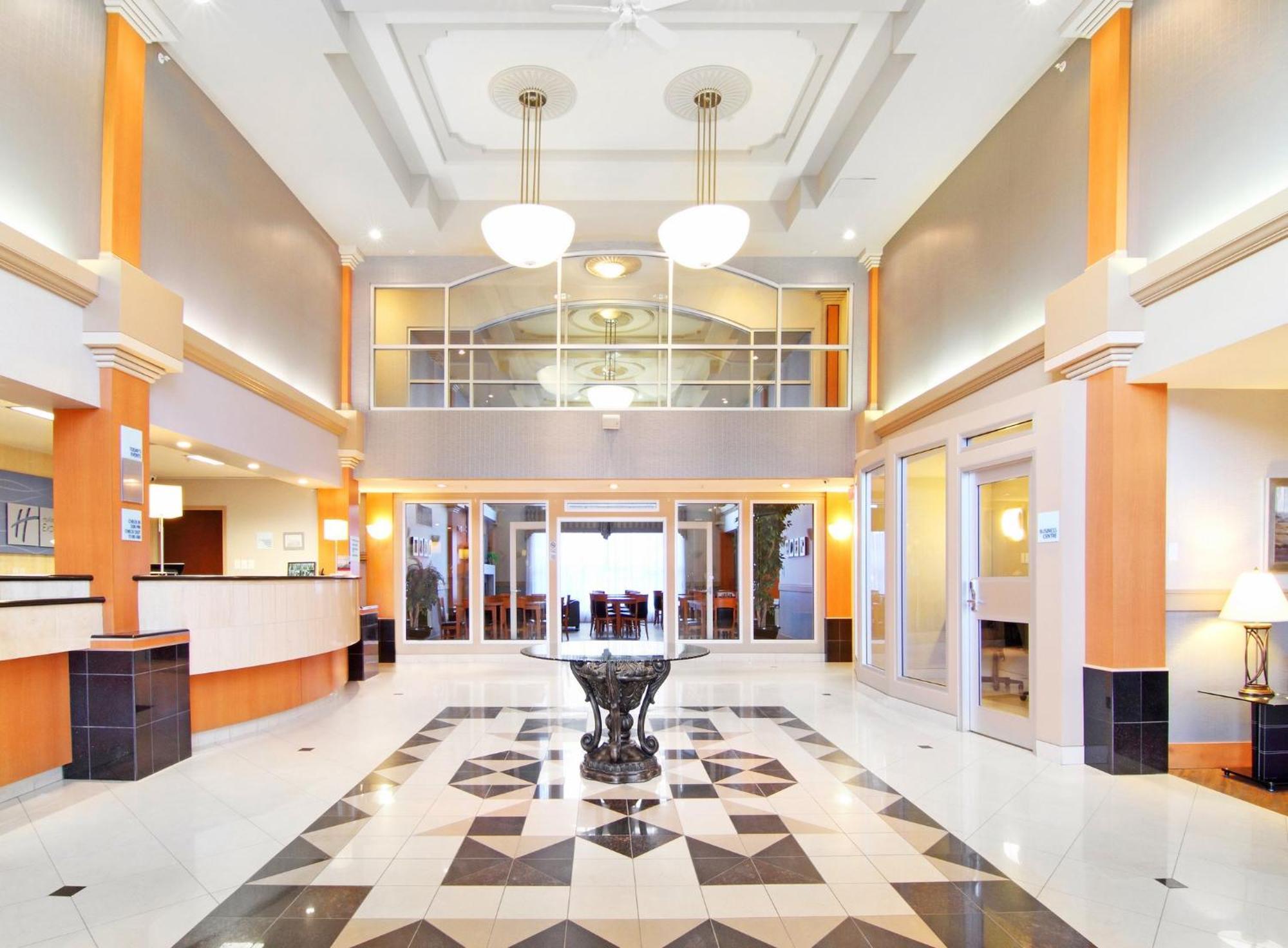 Holiday Inn Express Calgary South By Ihg Zewnętrze zdjęcie