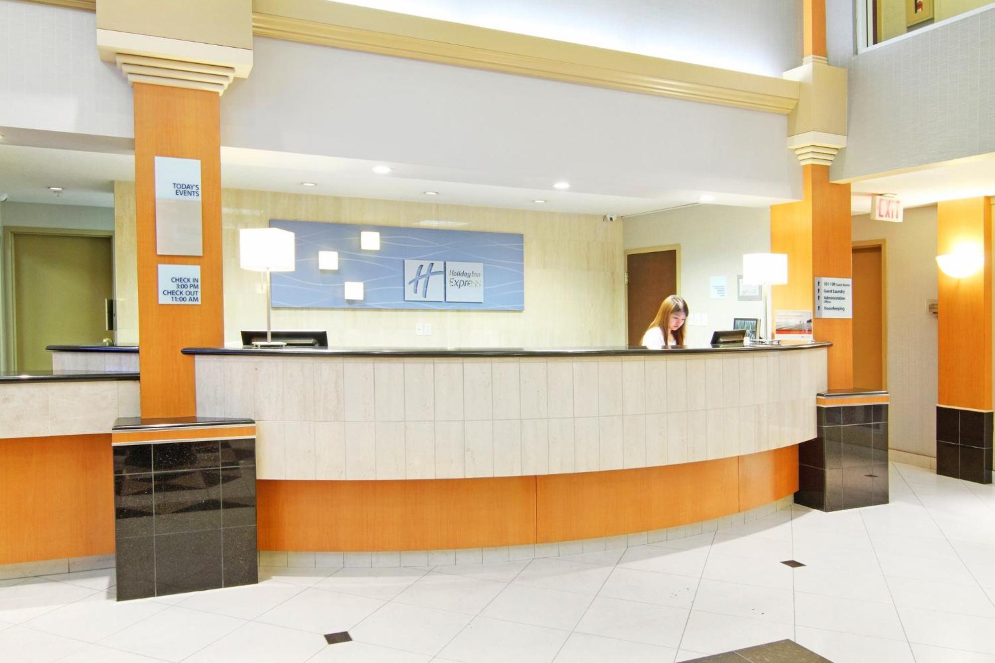 Holiday Inn Express Calgary South By Ihg Zewnętrze zdjęcie