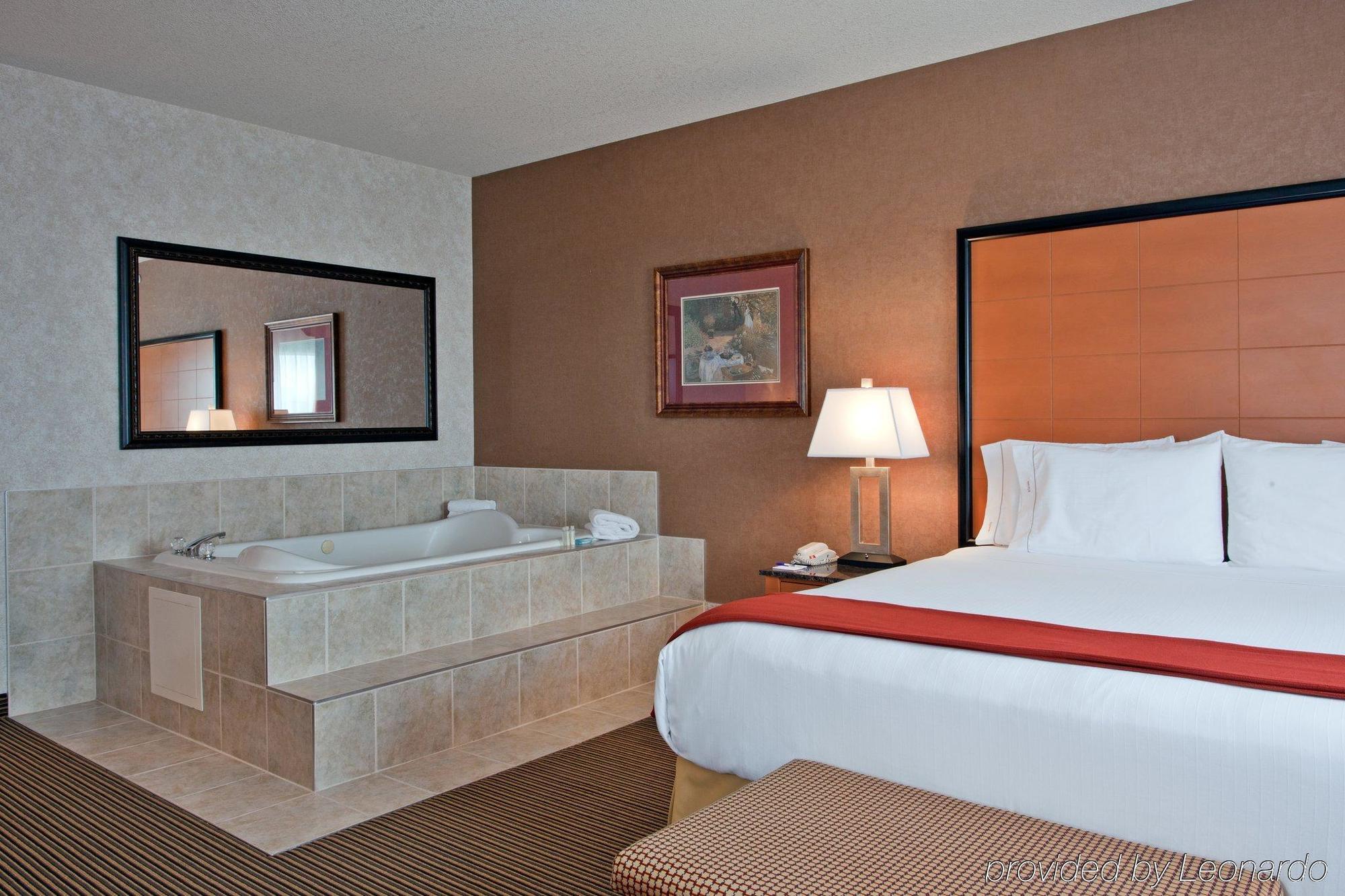 Holiday Inn Express Calgary South By Ihg Zewnętrze zdjęcie