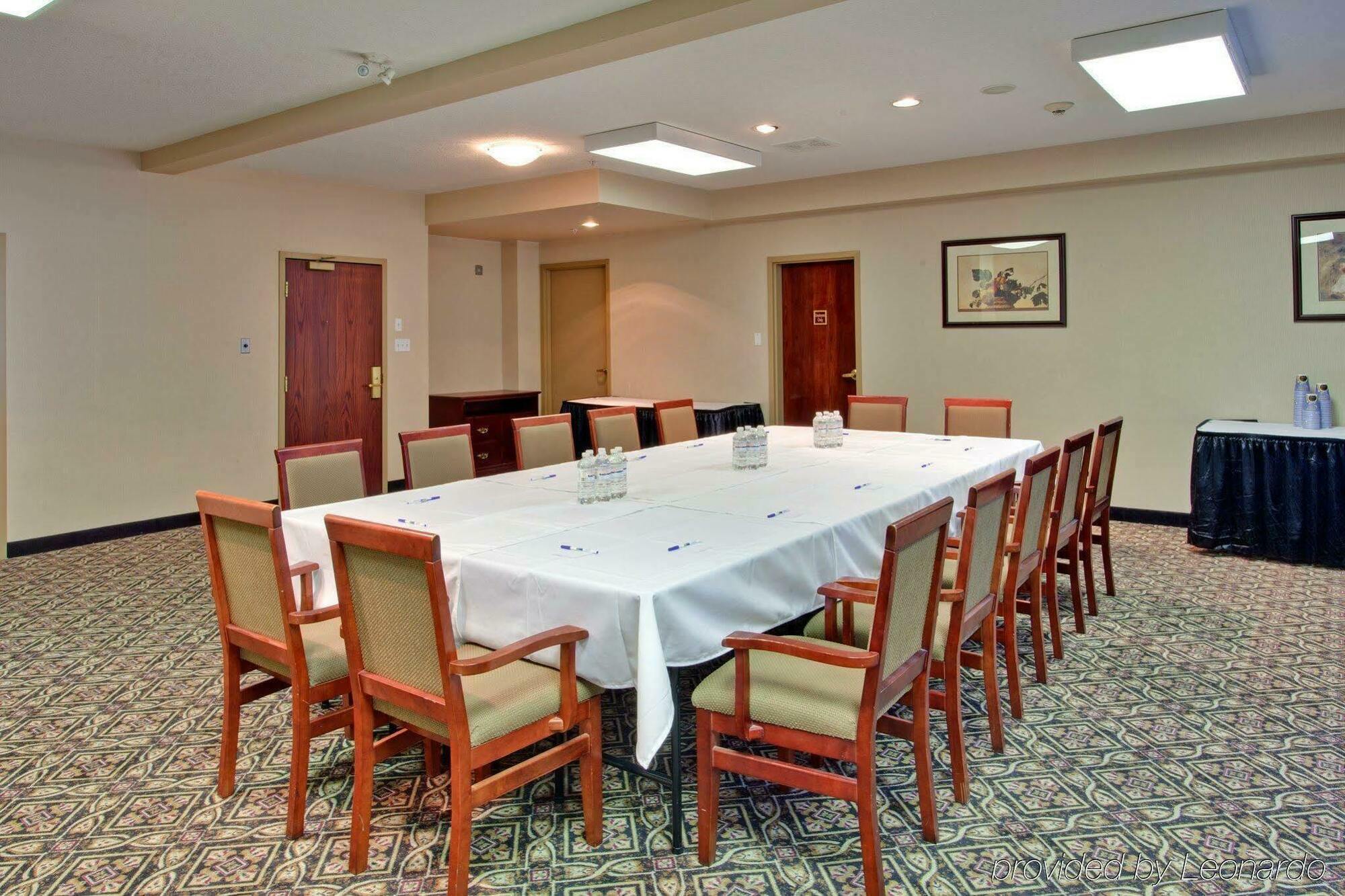 Holiday Inn Express Calgary South By Ihg Zewnętrze zdjęcie