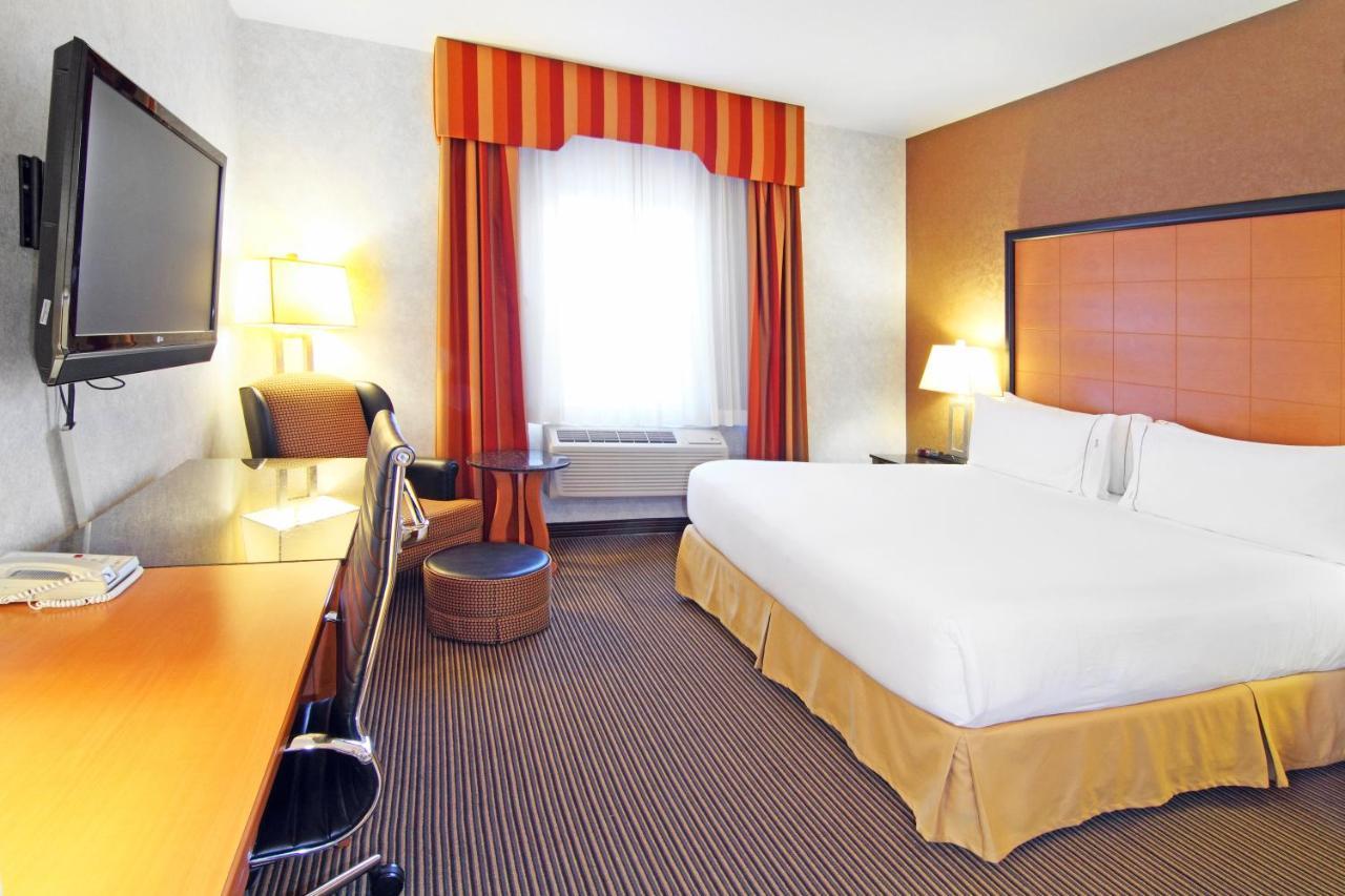 Holiday Inn Express Calgary South By Ihg Zewnętrze zdjęcie