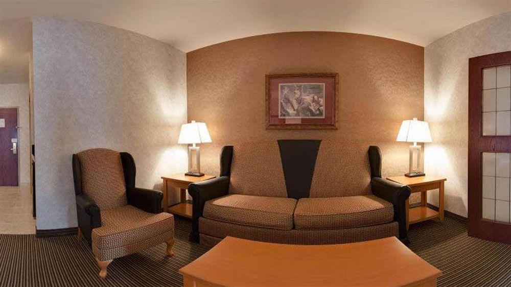 Holiday Inn Express Calgary South By Ihg Zewnętrze zdjęcie